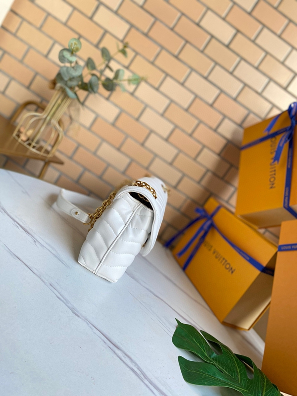 ルイヴィトンバッグ背面デザイン